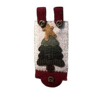Wool doorknob hanger with a Christmas tree
